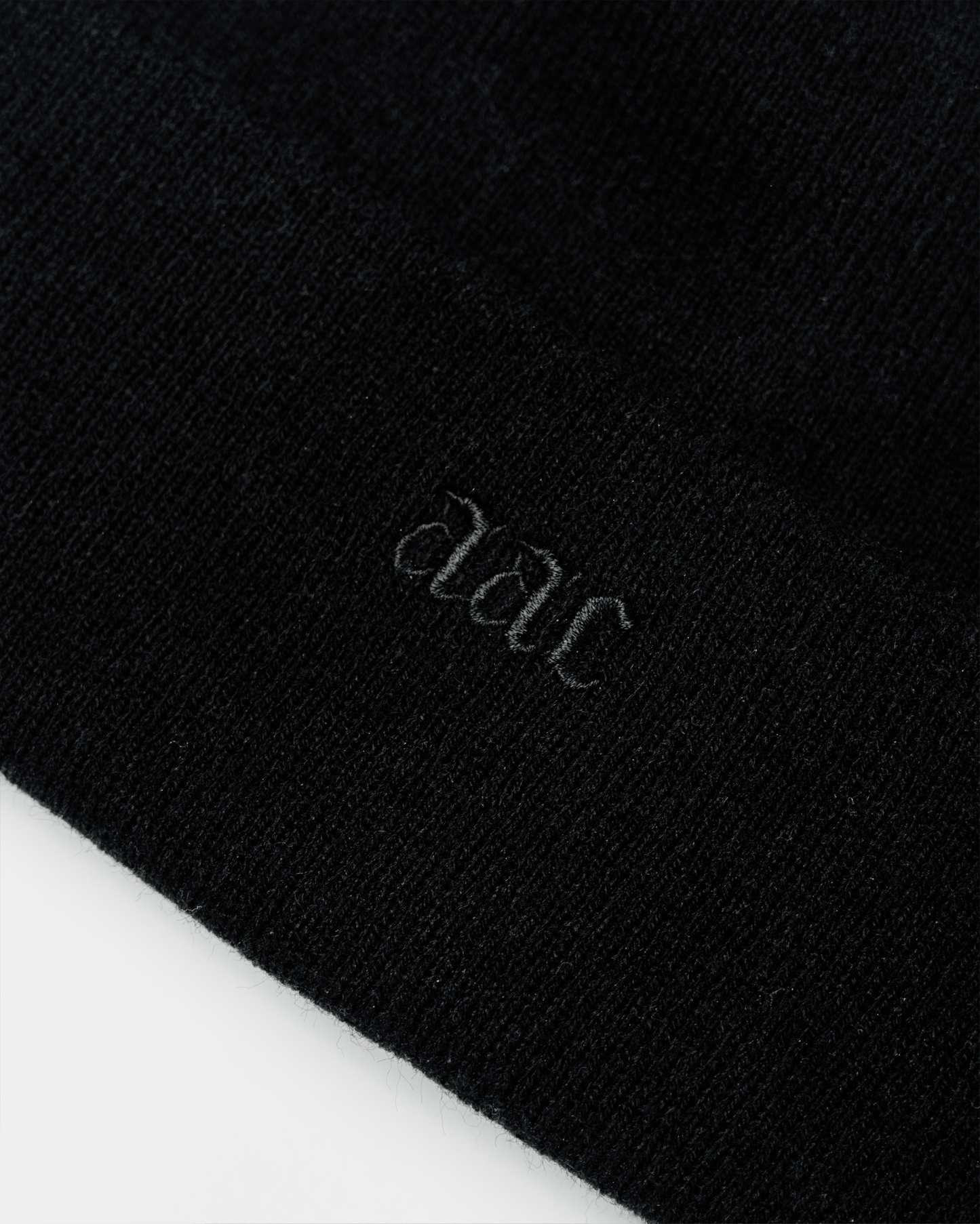 MOMM BLAACK BEANIE