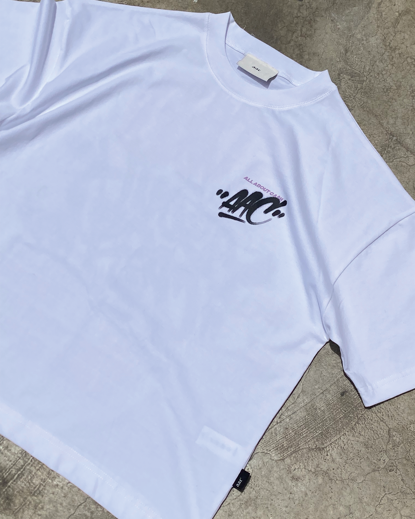 TARATA WHITE TAG TEE