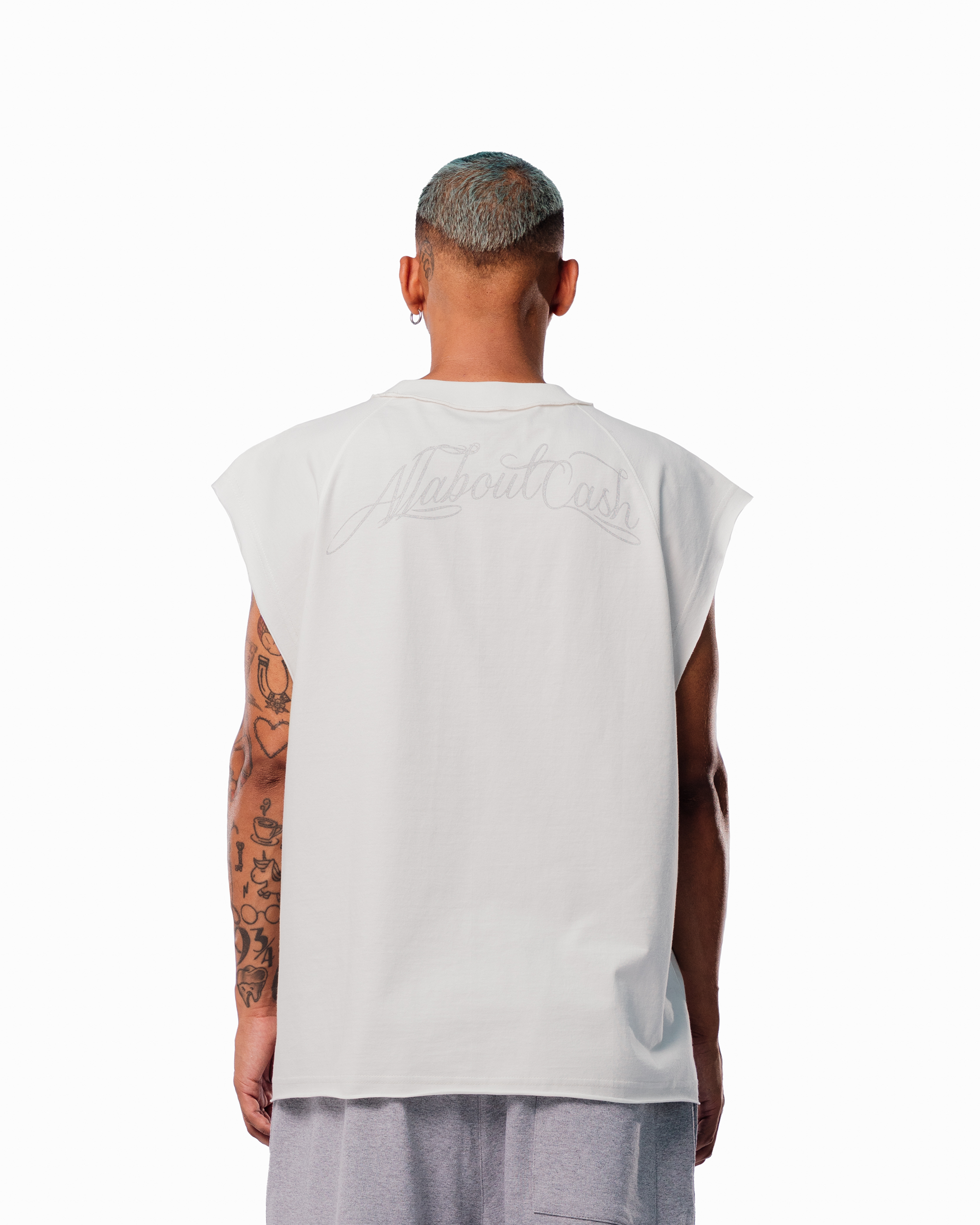 SLEEVELESS WHITE TEE