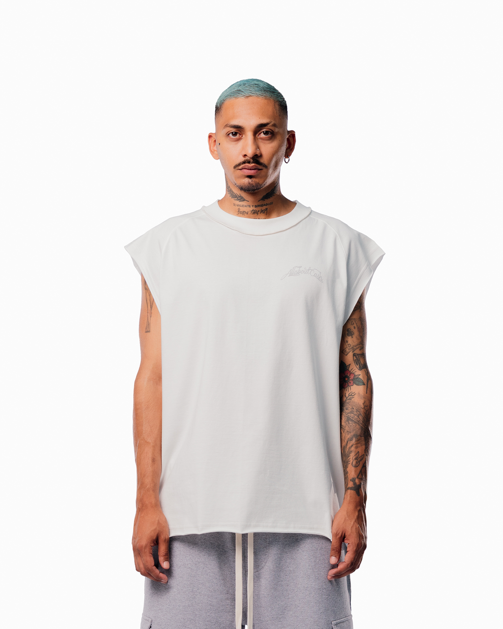SLEEVELESS WHITE TEE