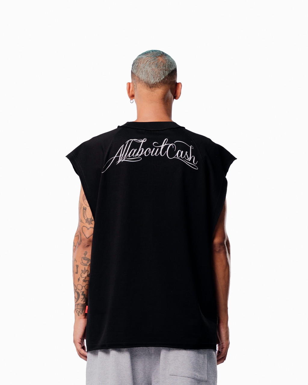 SLEEVELESS BLAACK TEE