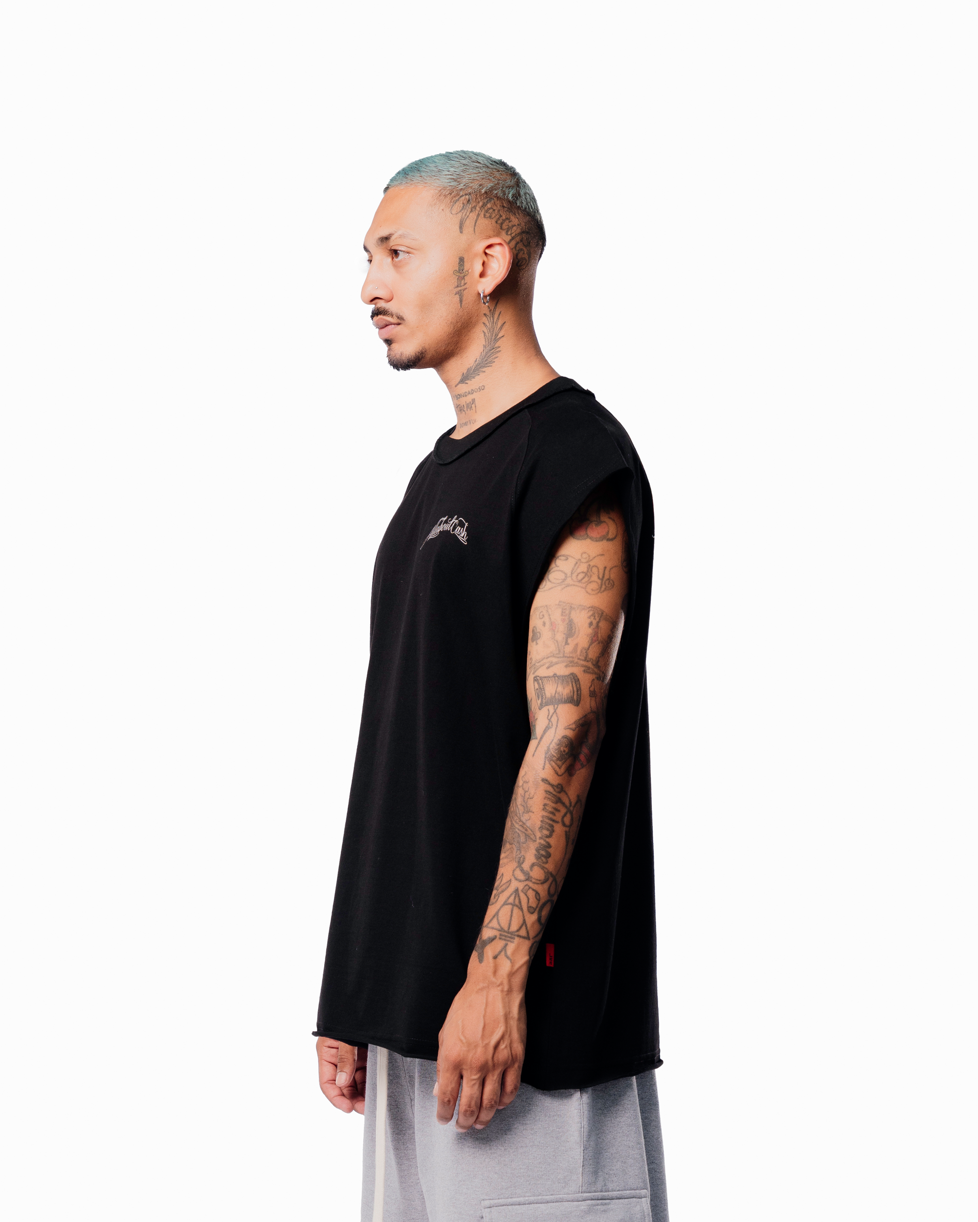 SLEEVELESS BLAACK TEE