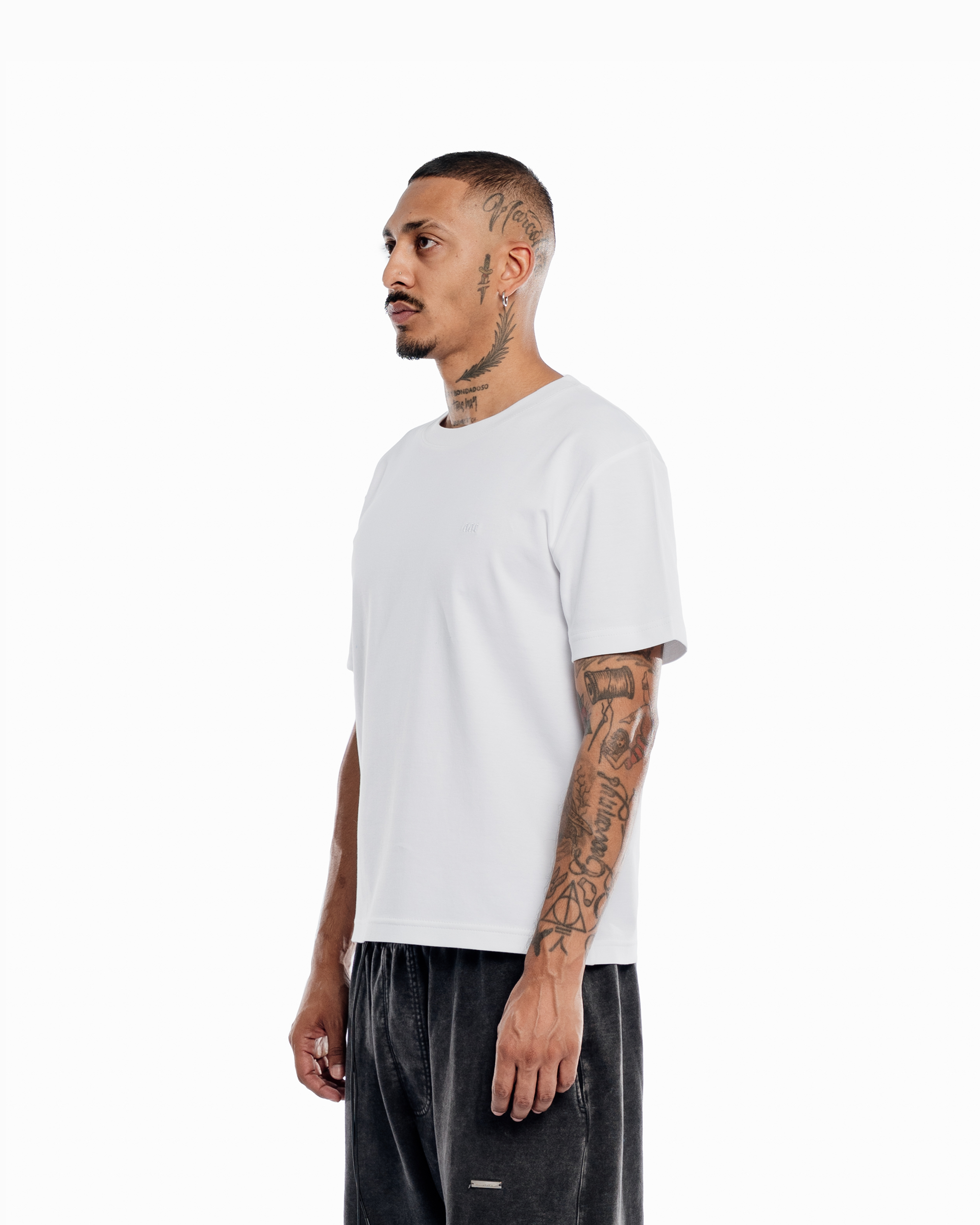 WHITE SLIM FIT TEE